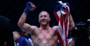 Justin Gaethje chấm dứt cơn hạn hán kéo dài 10 năm tồn tại ở mức nhẹ nhàng kể từ khi Conor McGregor giành được danh hiệu