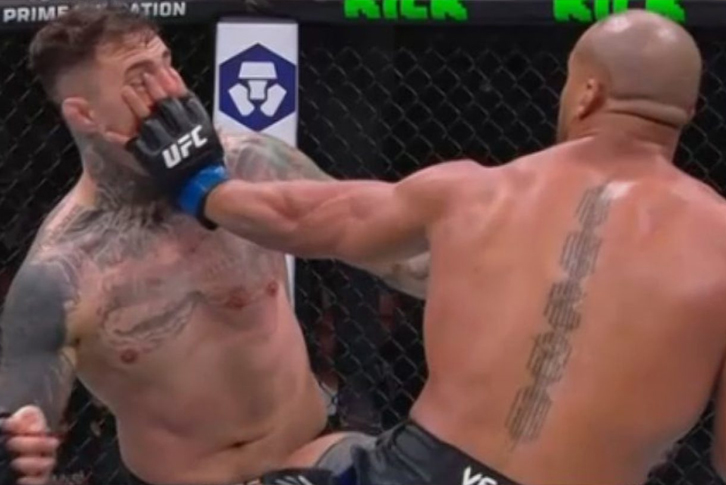 Khoảnh khắc Gane vô tình chọc phải mắt Aspinall tại UFC 321 năm 2025