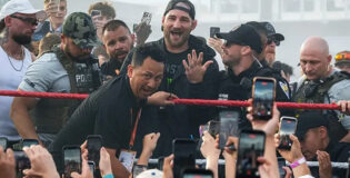 Nhà vô địch UFC Sean Strickland bị áp giải khỏi UFC Freedom 250 Fan Fest tại Nhà Trắng
