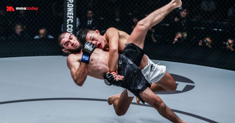 Tại sao kỹ thuật MMA lại khác nhau rõ rệt theo từng hạng cân