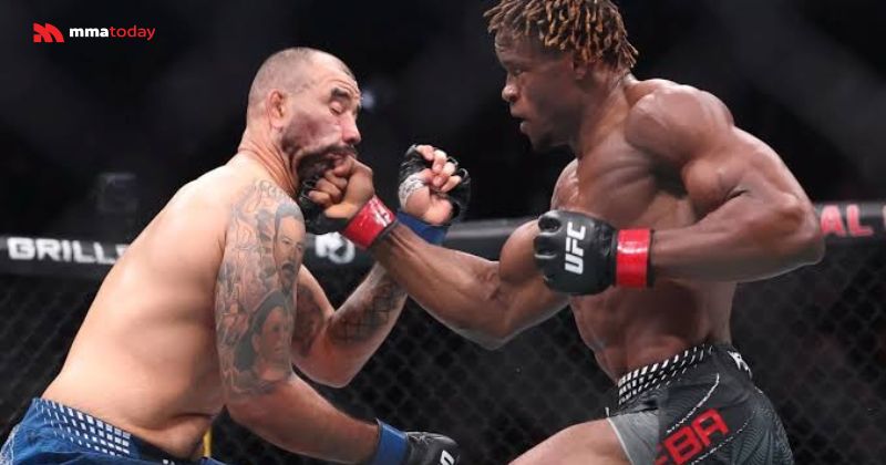 Chiến thuật phối hợp mượt mà giữa Striking, Wrestling và phân bổ sức bền
