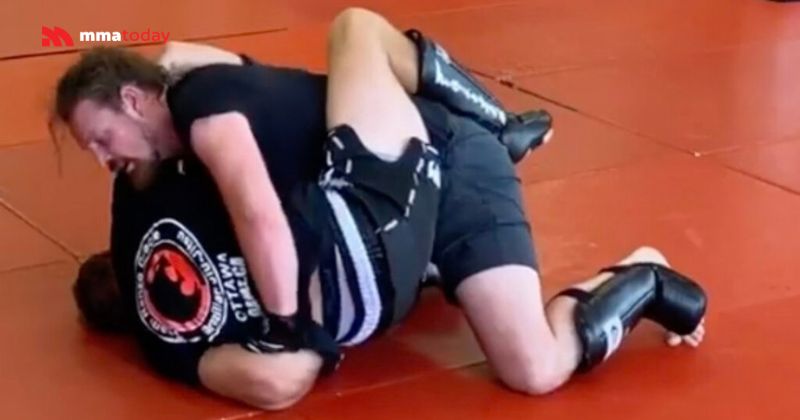 Dagestani handcuff là gì và nguồn gốc từ đâu